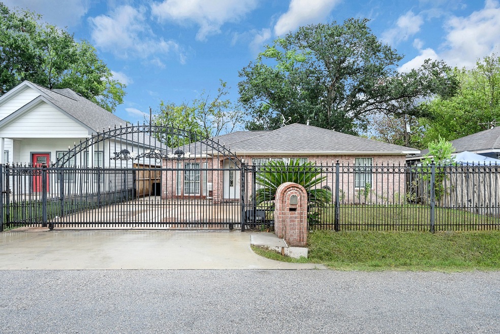6739 Madrid St, Houston, TX 77021 - photo 1