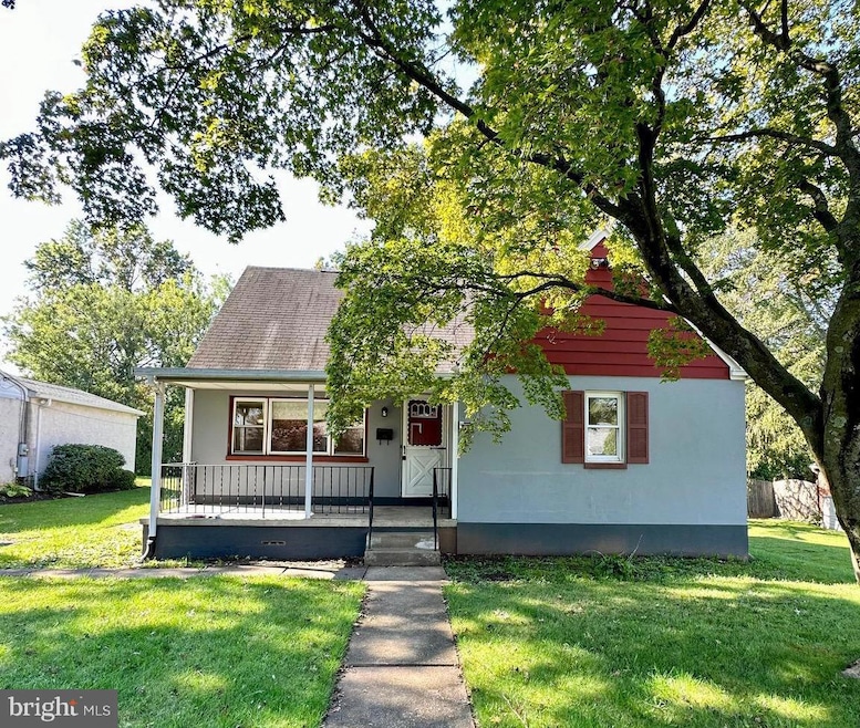 1052 W Mount Vernon St, Lansdale, PA 19446 - photo 1