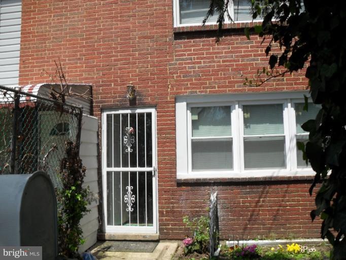 520 Carlsbad Ct, Halethorpe, MD 21227 - photo 1