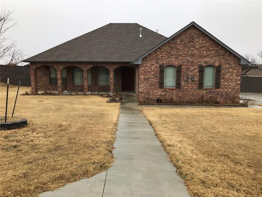 306 Hillside Dr, Harrah, OK 73045 - photo 1