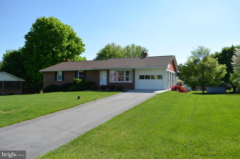 109 Roosevelt Rd, Sykesville, MD 21784 - photo 1