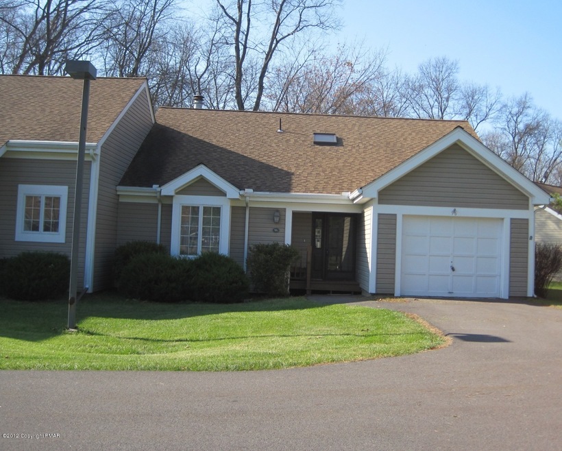 96 Duck Hollow Cir, Stroudsburg, PA 18360 - photo 1