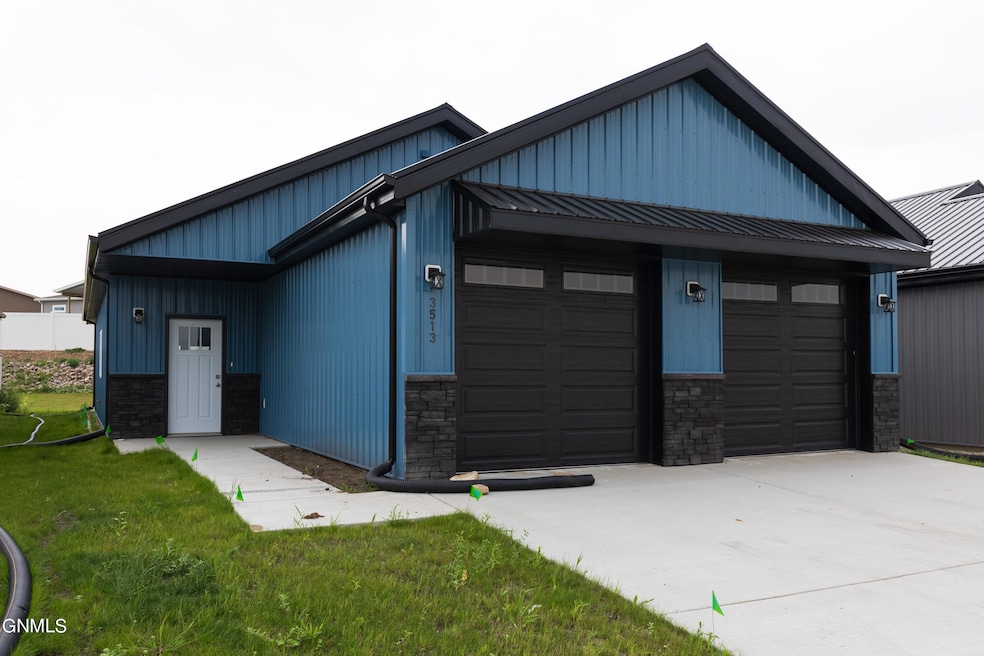 3513 Calgary Pt-02