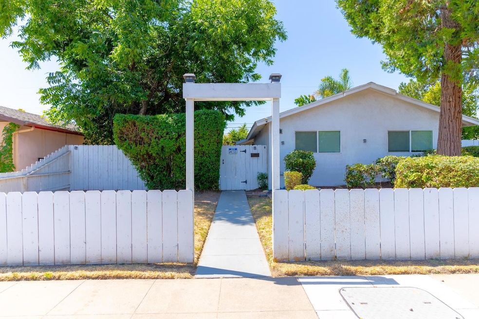 2922 E Gettysburg Ave, Fresno, CA 93726 - photo 1