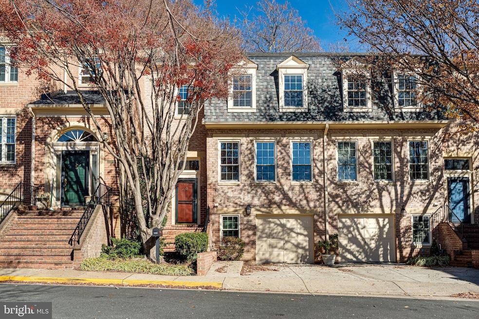 1423 Mclean Mews Ct, McLean, VA 22101 - photo 1