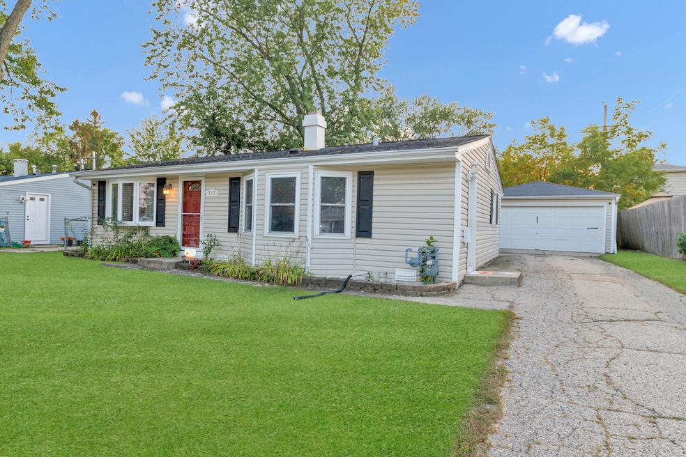 512 Tyler Dr, Carpentersville, IL 60110 - photo 1