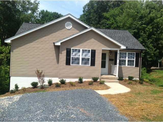 1534 Sunset Dr, Asheboro, NC 27205 - photo 1