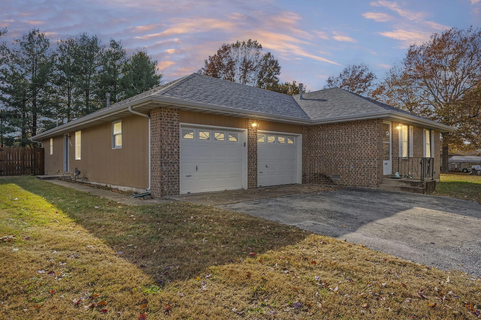 1006 Baretta Ct, Aurora, MO 65605 - photo 1