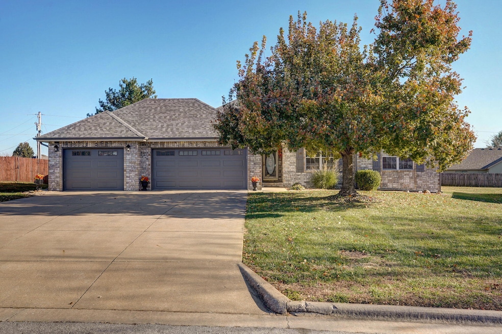 412 S Bryant St, Nixa, MO 65714 - photo 1