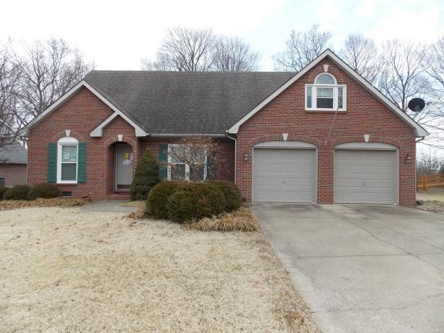811 Isaac Shelby Cir E, Frankfort, KY 40601 - photo 1