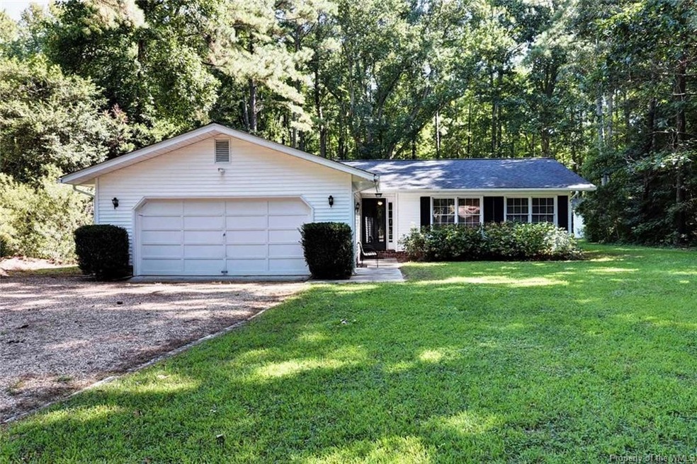 4555 Mallard Dr, Gloucester, VA 23061 - photo 1