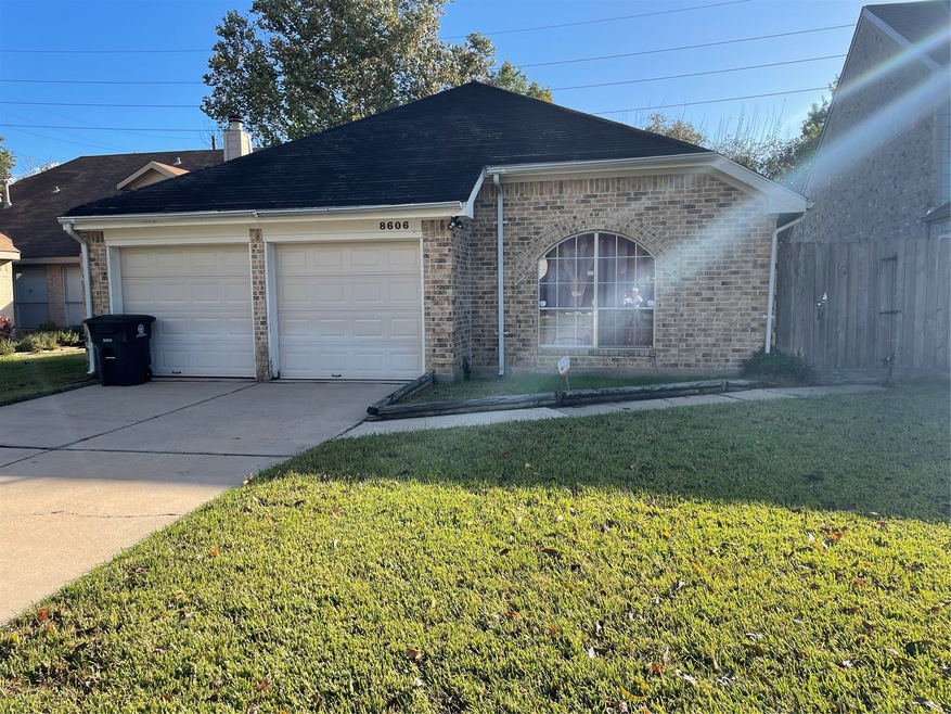 8606 Scenic Green Dr, Houston, TX 77088 - photo 1