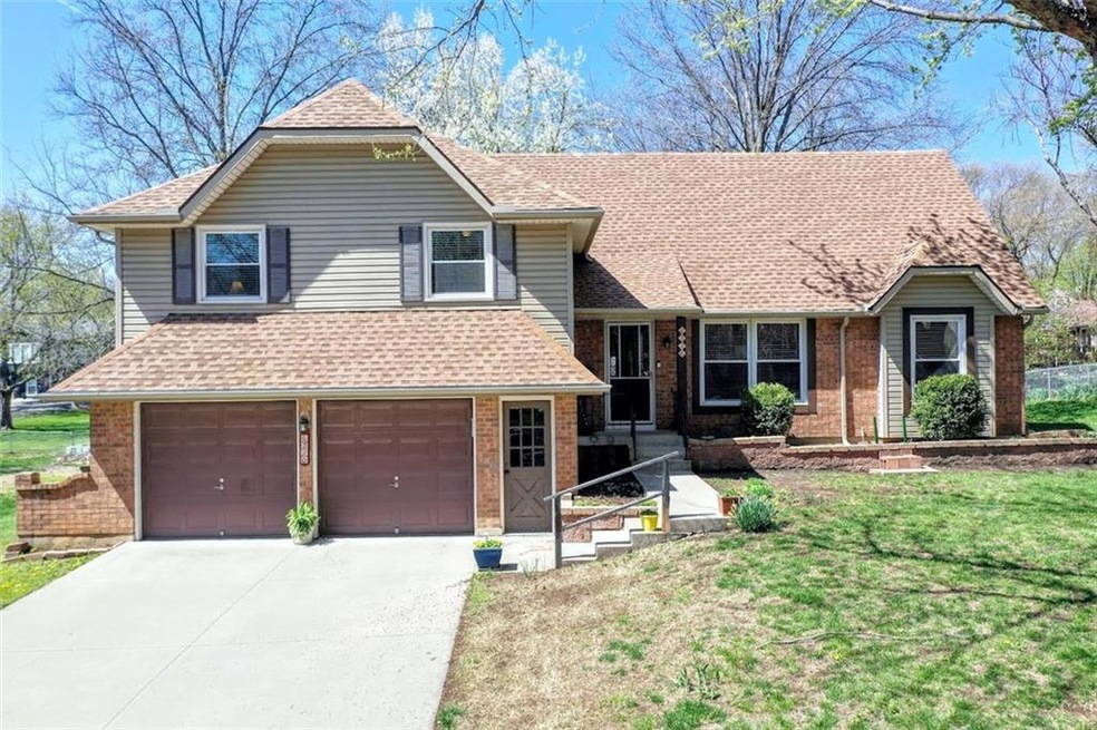 6320 Oakview St, Shawnee, KS 66216 - photo 1