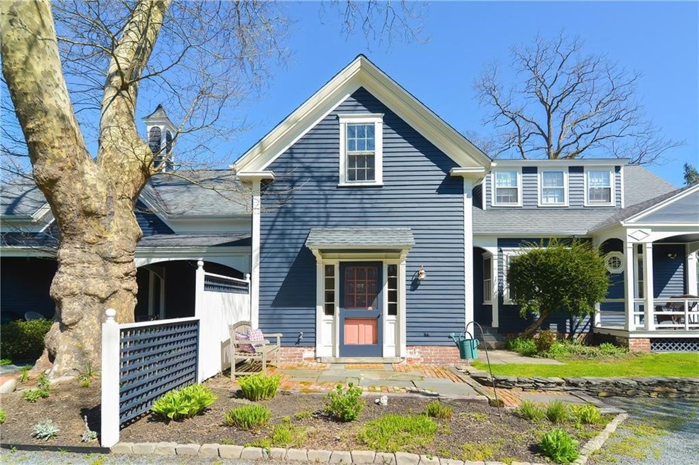 6 Howe St unit 2, Bristol, RI 02809 - photo 1