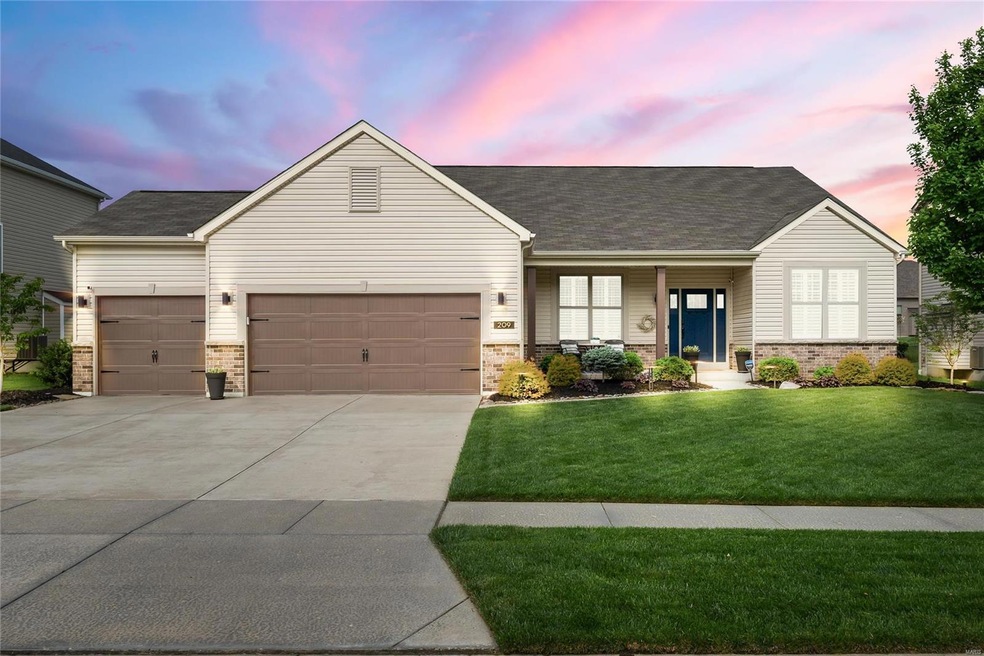 Welcome to 209 Oakhurst Circle in the Lombardo Oakhurst community.