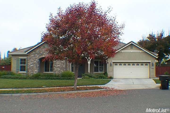 425 Nicholas Ct, Oakdale, CA 95361 - photo 1