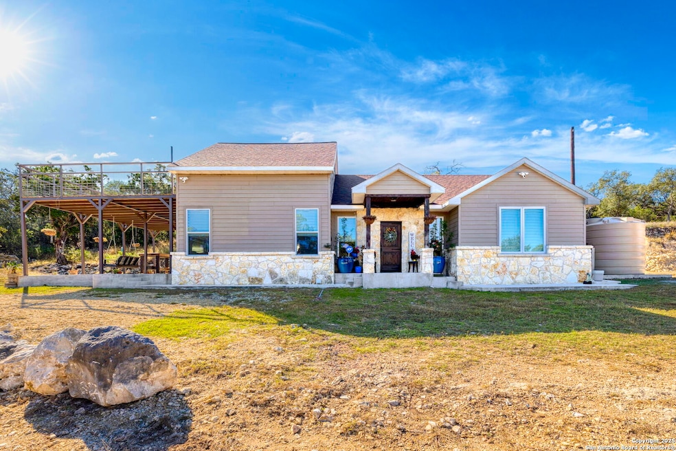 218 Mountainside Dr, Lakehills, TX 78063 - photo 1