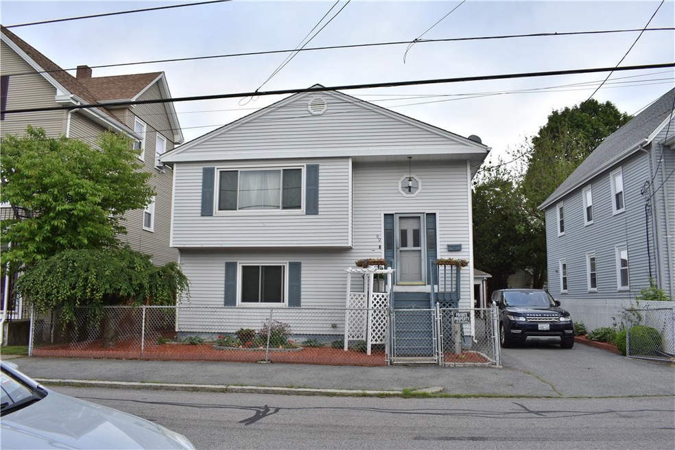 99 Robinson Ave, Pawtucket, RI 02861 - photo 1