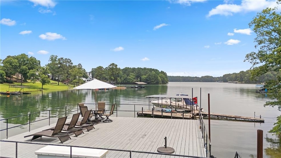 Double slip dock on deep water with two lifts!