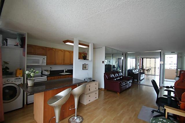 Large Living room with Extended Lanai