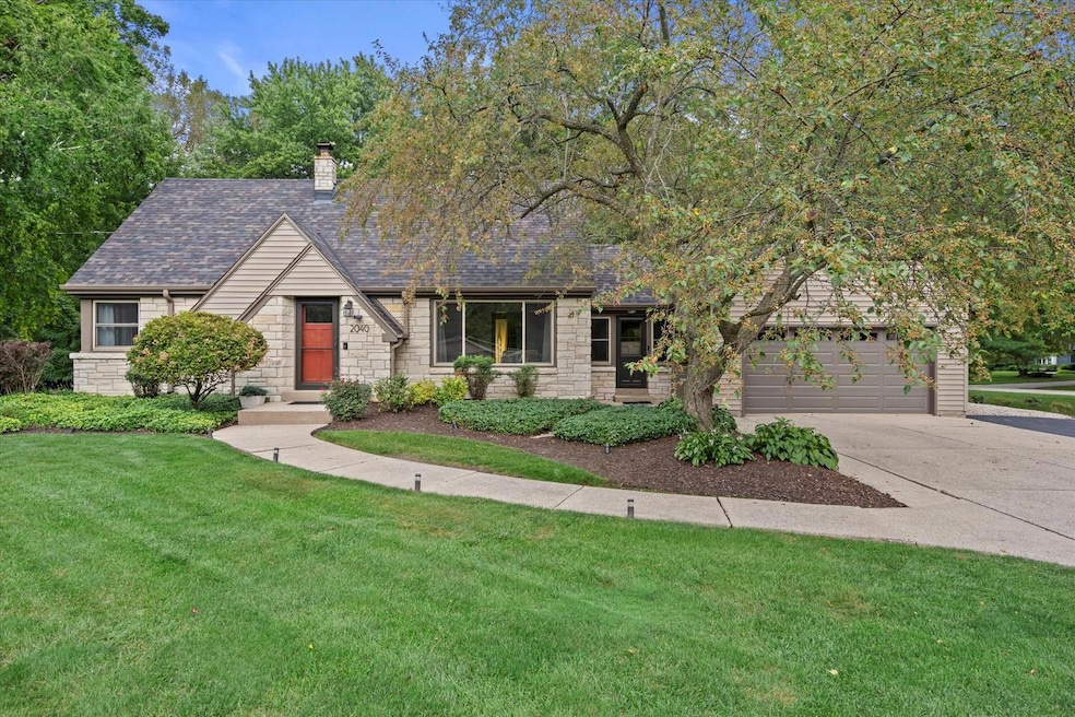 2040 San Fernando Dr, Elm Grove, WI 53122 - photo 1