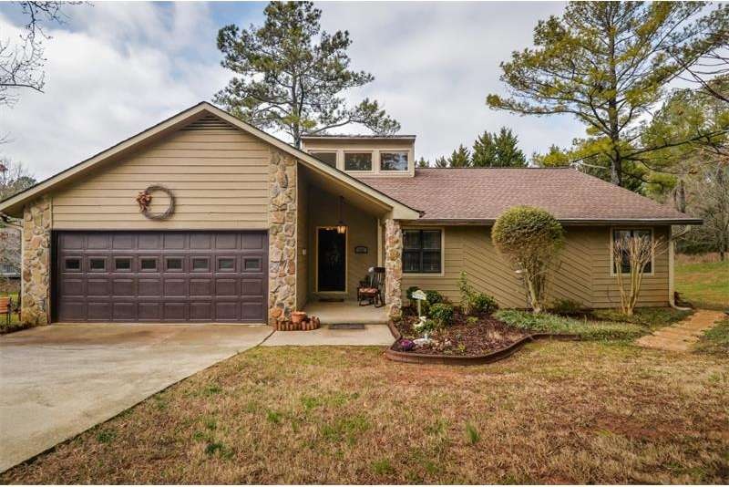 Wonderfully updated home in fantastic Roswell loca
