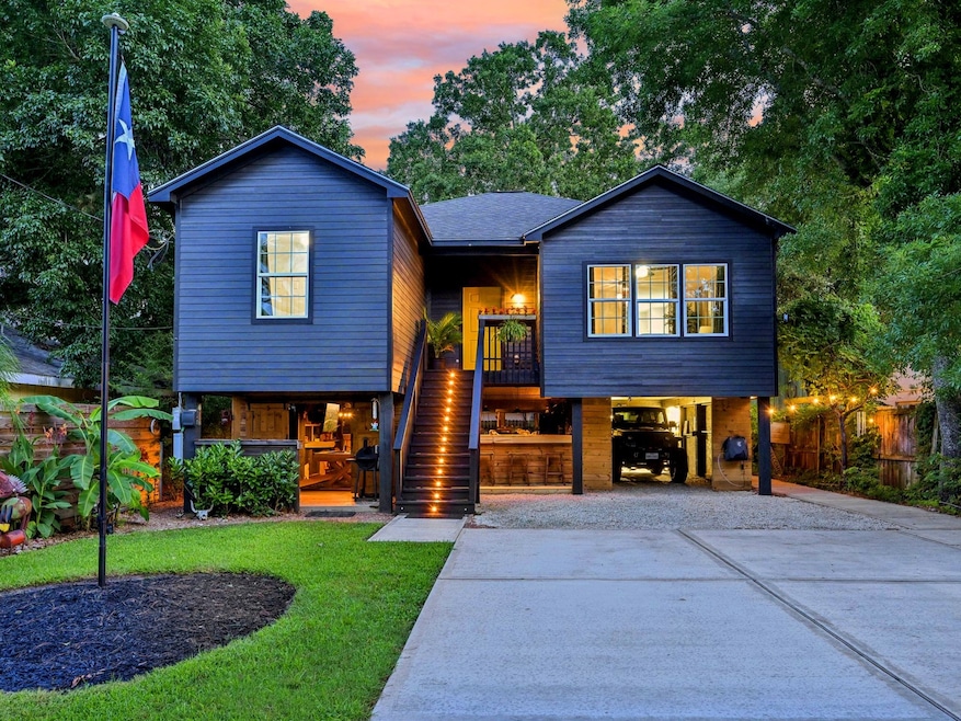 Welcome to 2731 Oak Rd in Kemah!
