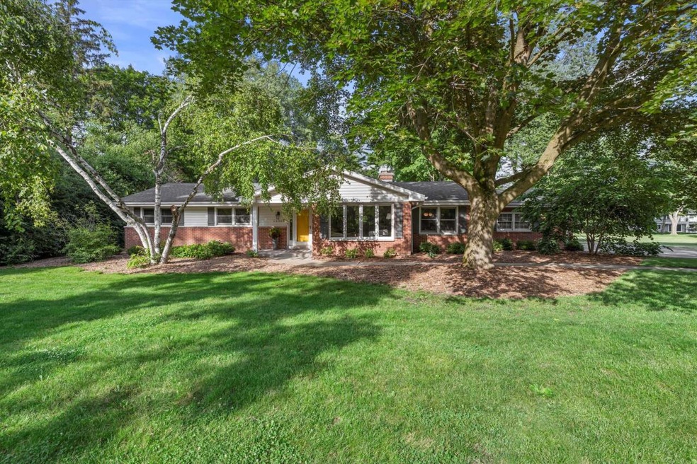 15360 Kata Dr, Elm Grove, WI 53122 - photo 1