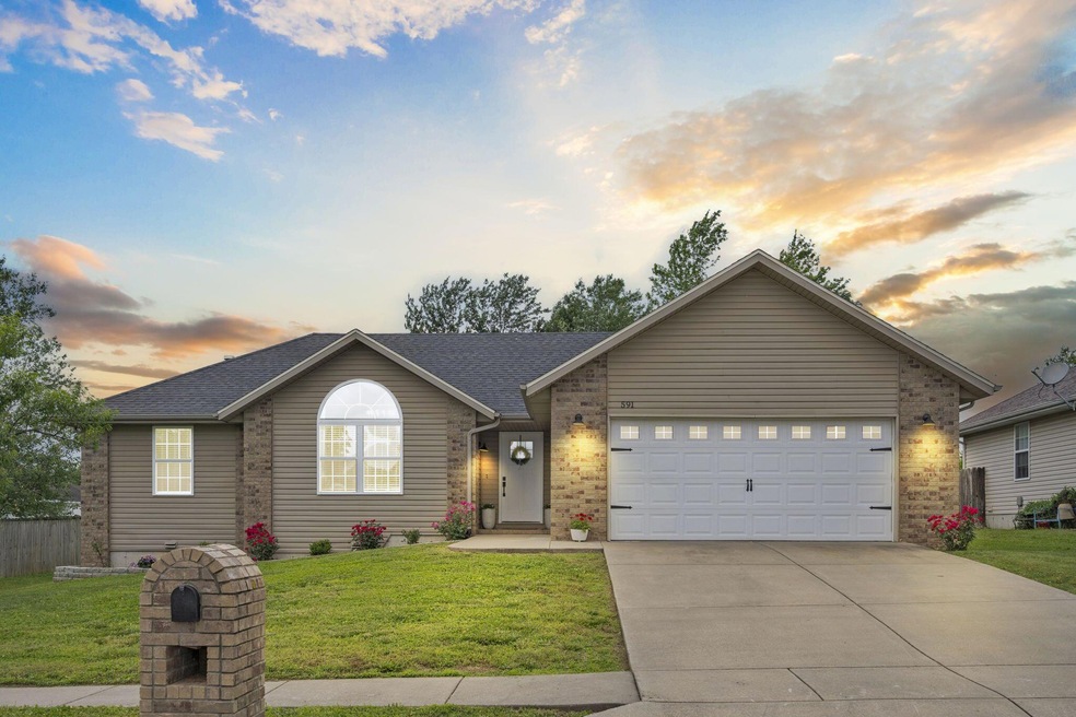 591 S Canterbury Ln, Nixa, MO 65714 - photo 1