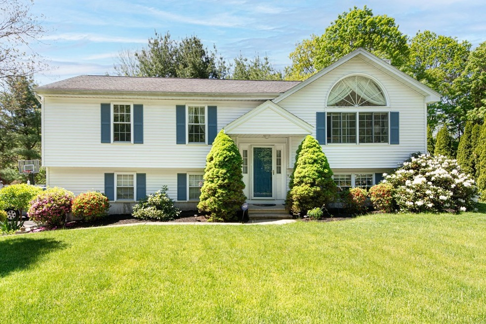 21 Moreland Green Dr, Worcester, MA 01609 - photo 1