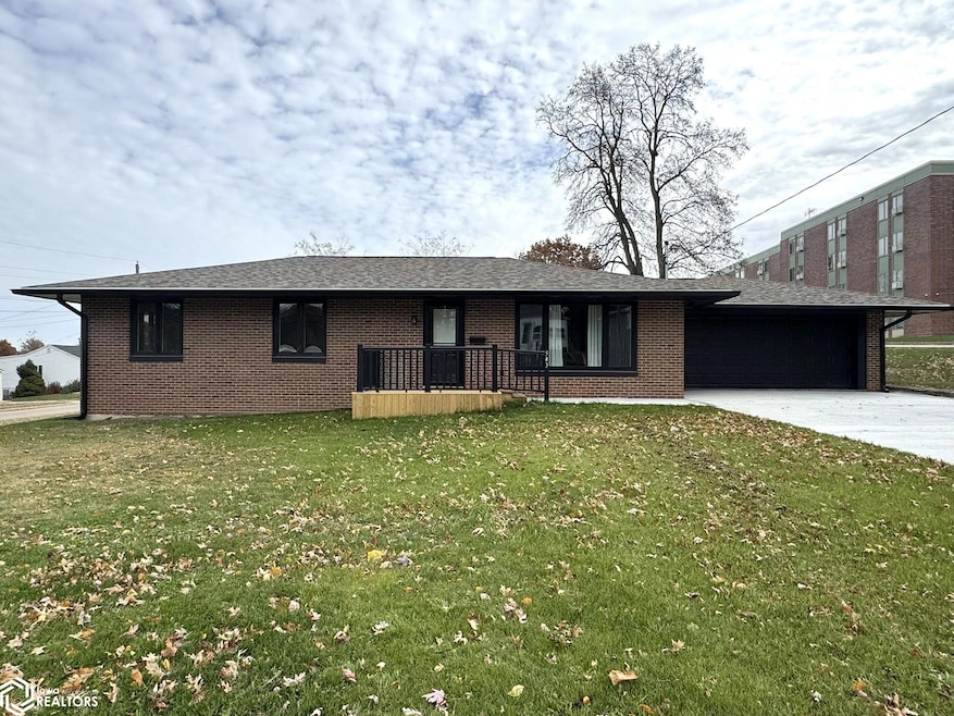 543 N Haynes Ave, Centerville, IA 52544 - photo 1