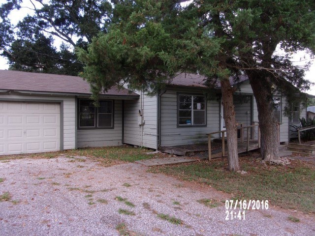 1813 Old Van Vleck Rd, Bay City, TX 77414 - photo 1