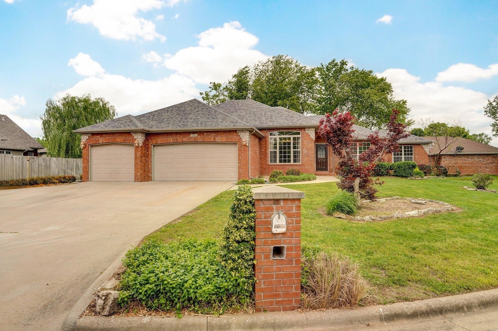 1105 N 18th Ave-31