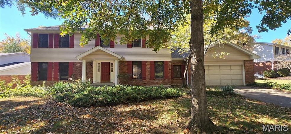 939 Wynhaven Ln, Ballwin, MO 63011 - photo 1