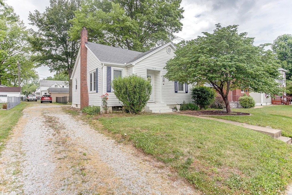 Welcome to 1410 Poplar St, Highland! Parking is pl