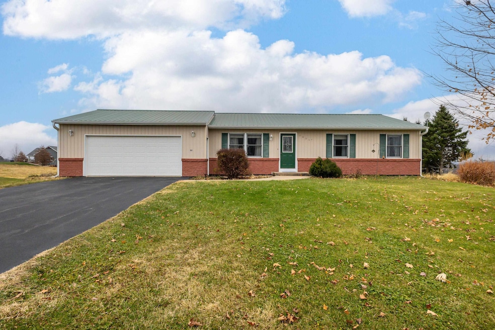 2805 Red Gates Dr, Galena, IL 61036 - photo 1