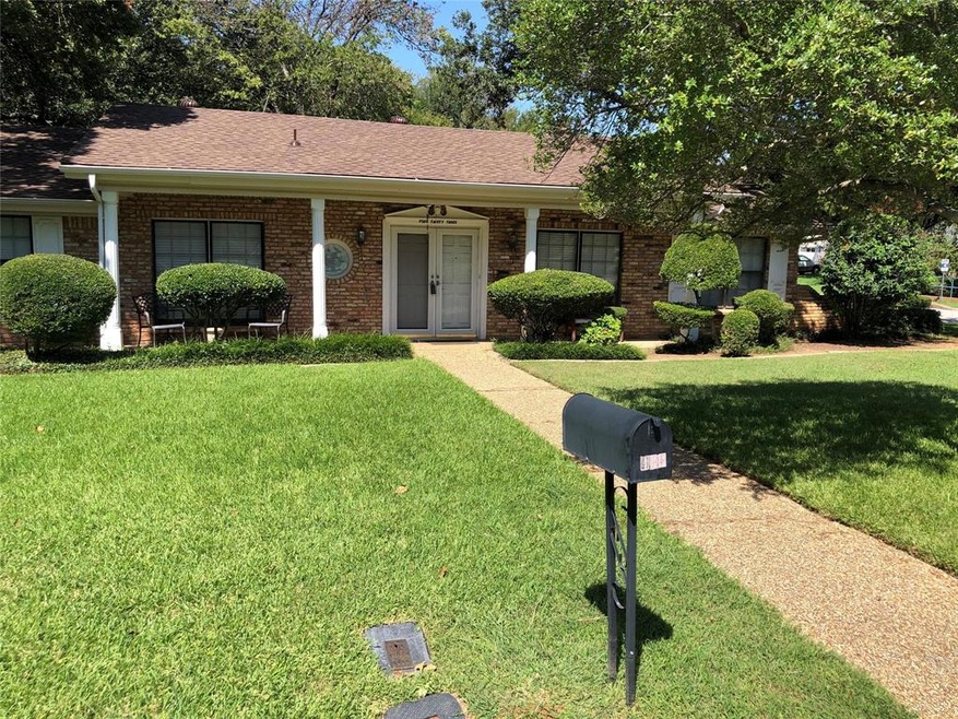 433 Englewood Ln, Hurst, TX 76053 - photo 1