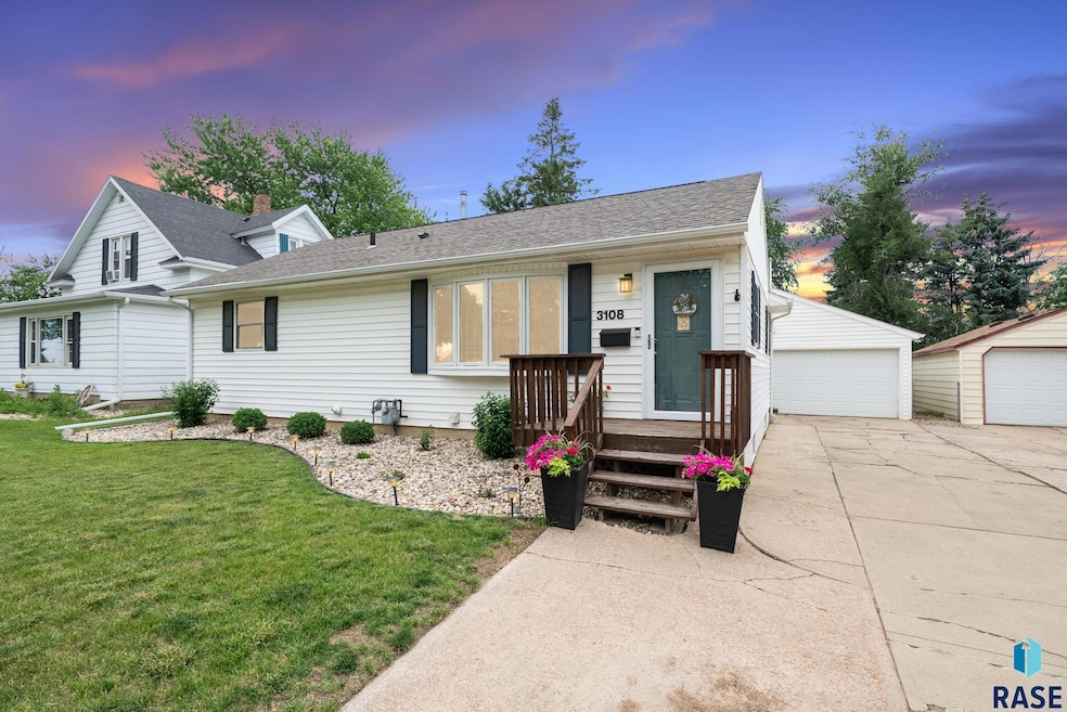 3108 E 15th St, Sioux Falls, SD 57103 - photo 1