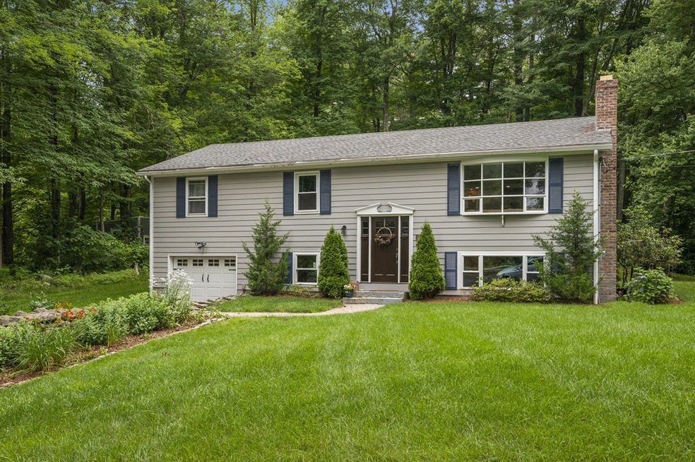 19 Quaker Hwy, Uxbridge, MA 01569 - photo 1