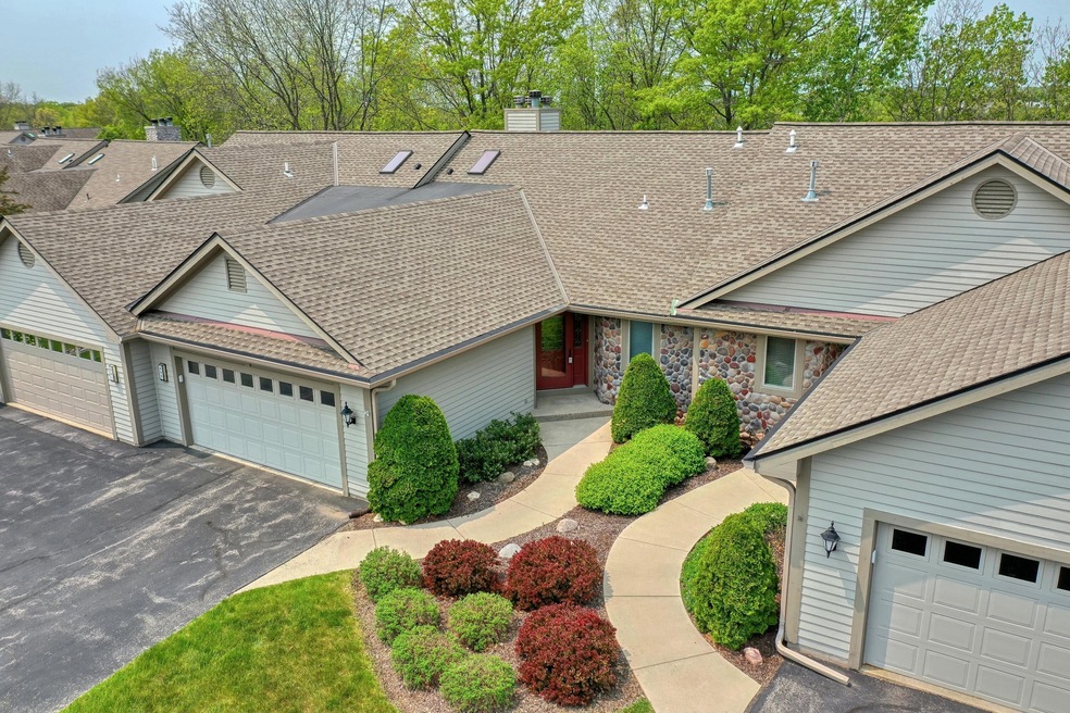 Oak Ridge Condo of Hartland
