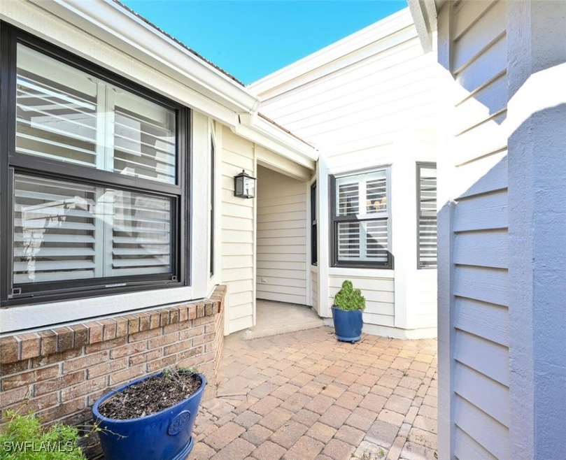 Front Proch/Entrance