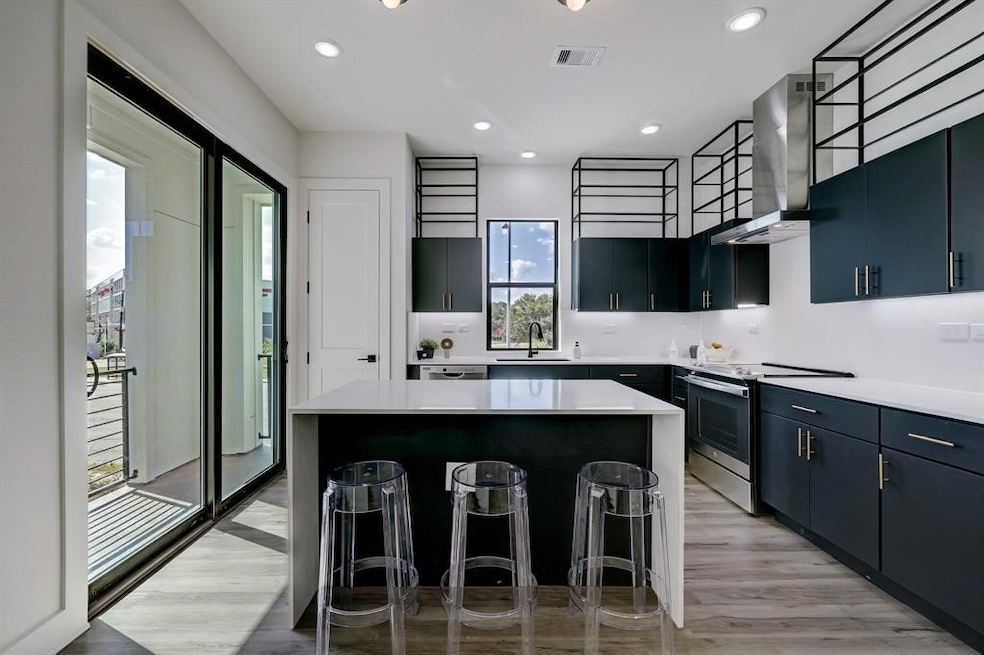 4932 Old Spanish Trail unit D201, Houston, TX 77021 - photo 1