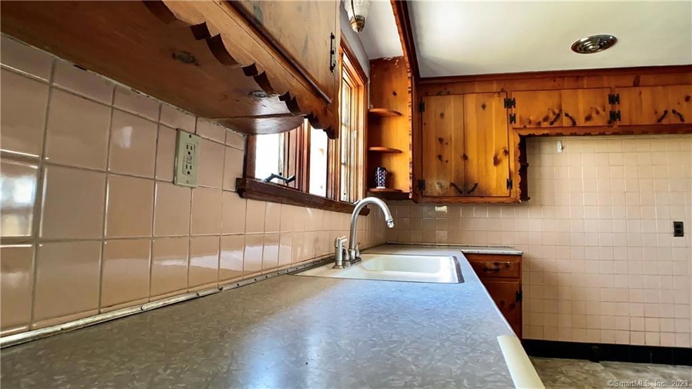 38 Woodcrest Cir, Naugatuck, CT 06770 - photo 1