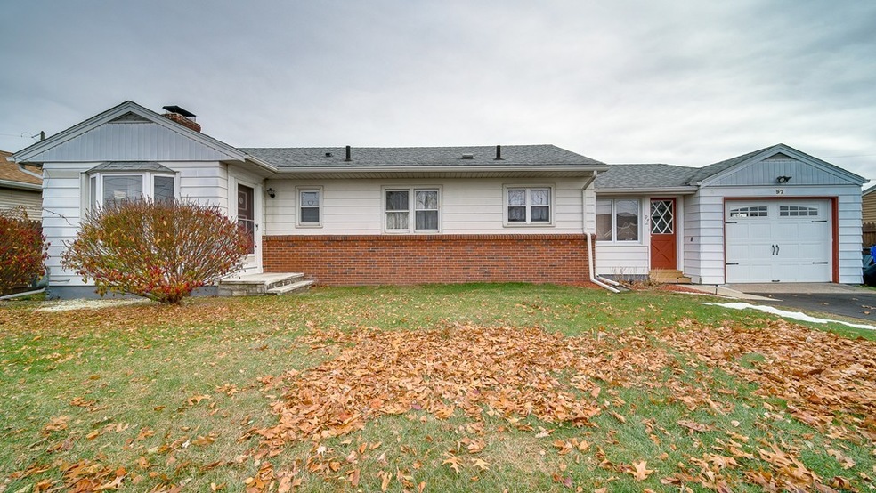 97 Arcadia Blvd, Springfield, MA 01118 - photo 1