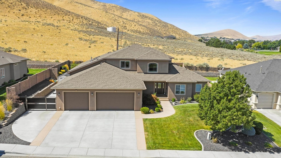 Under Contract $944,900