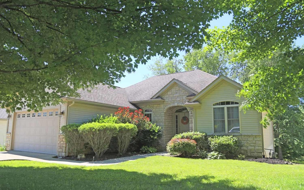 737 Royal Cir, Howard, OH 43028 - photo 1