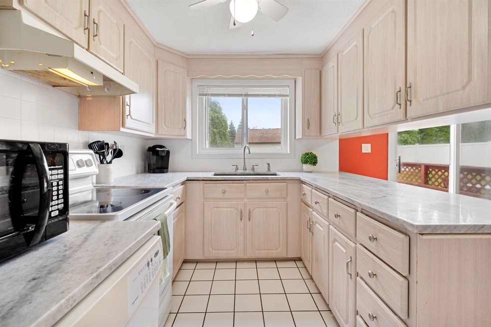 6 Oliver Dr, Hudson, NH 03051 - photo 1