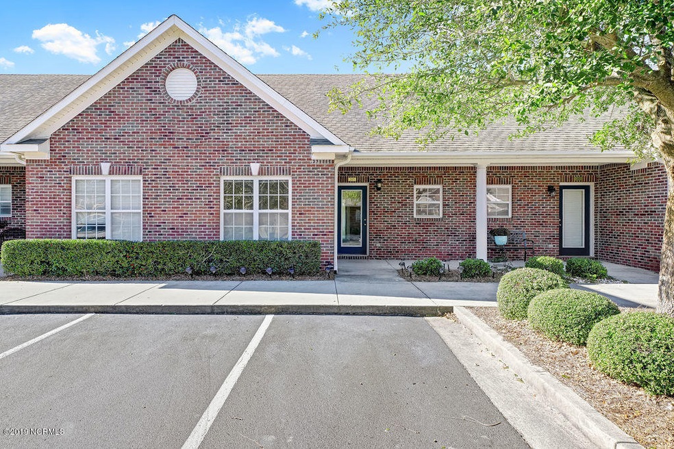 205HibiscusWay-01