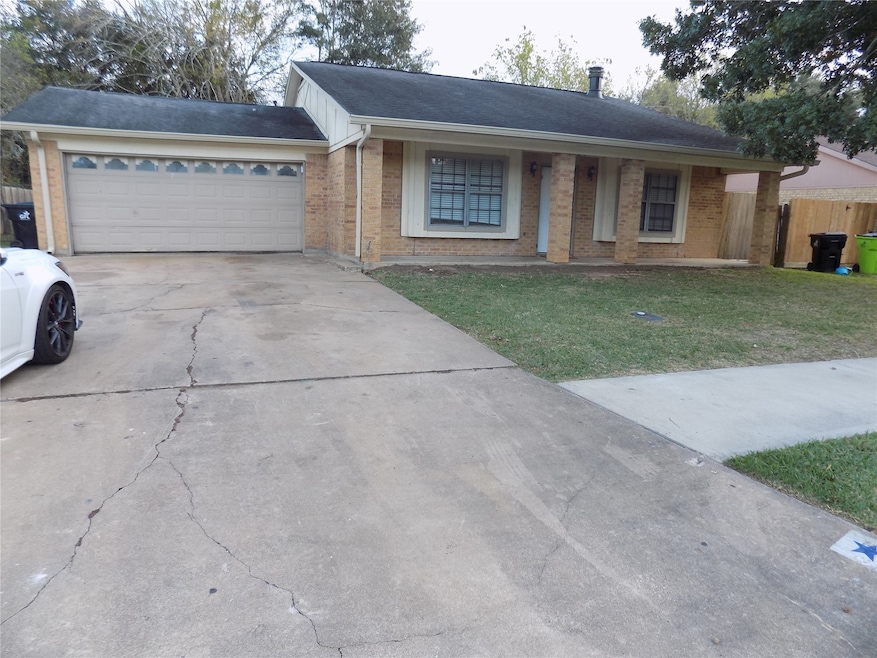 2109 Spruce Dr, Rosenberg, TX 77471 - photo 1