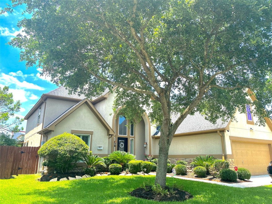 1612 Garden Lakes Dr, Friendswood, TX 77546 - photo 1